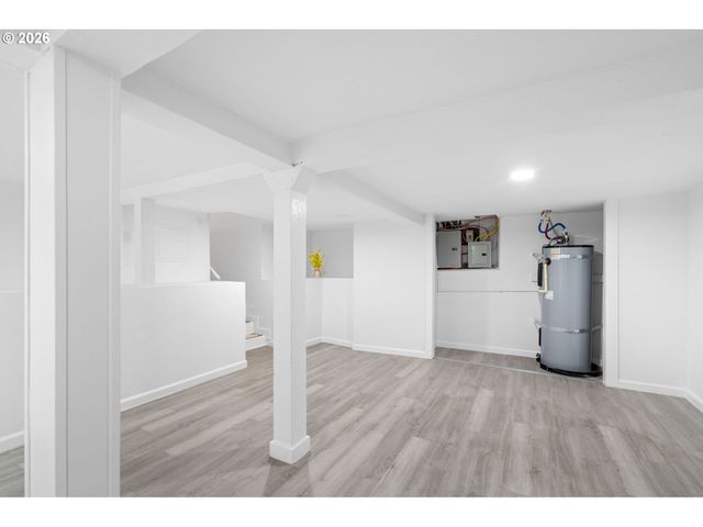 6023 N AMHERST St, Portland, OR 97203