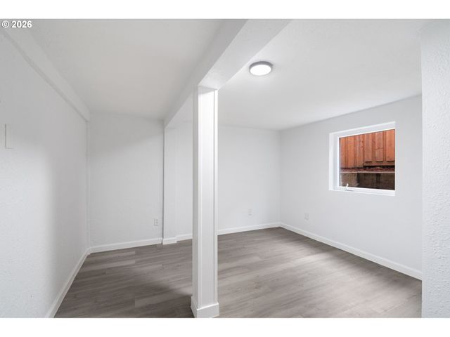 6023 N AMHERST St, Portland, OR 97203