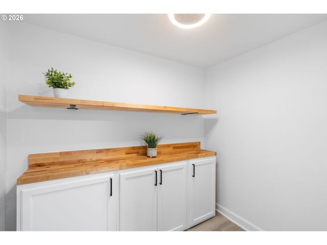 6023 N AMHERST St, Portland, OR 97203