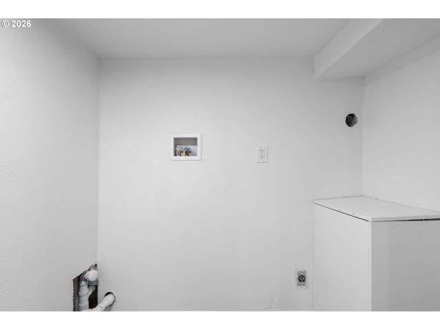 6023 N AMHERST St, Portland, OR 97203