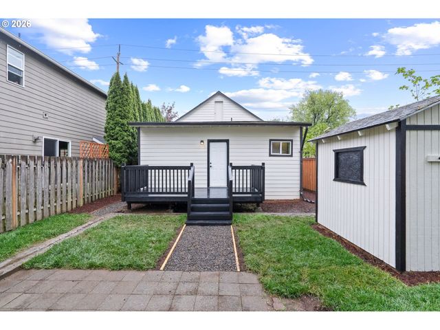 6023 N AMHERST St, Portland, OR 97203