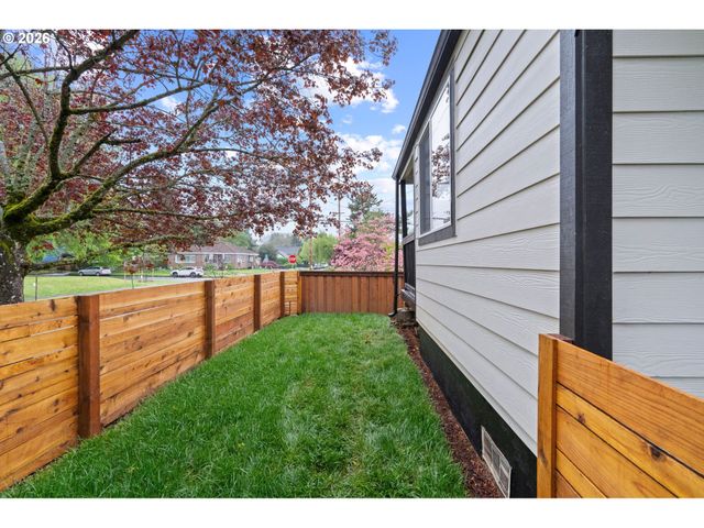 6023 N AMHERST St, Portland, OR 97203