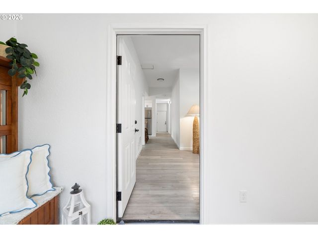 6023 N AMHERST St, Portland, OR 97203