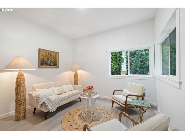 6023 N AMHERST St, Portland, OR 97203