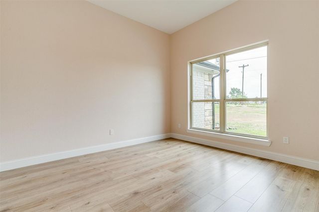 11332 County Road 418, Grandview, TX 76050
