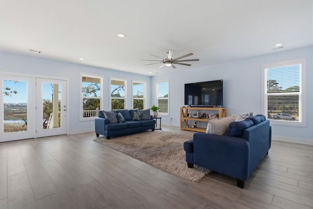 400 Elizabeth Dr., Murrells Inlet, SC 29576