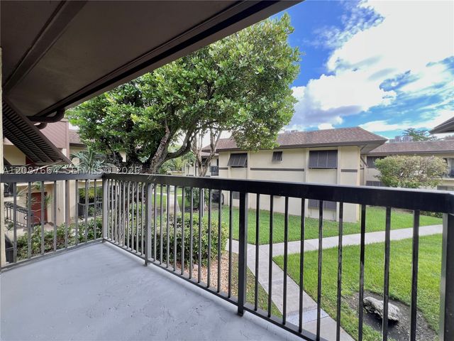 7905 SW 86th St 623, Miami, FL 33143