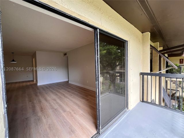 7905 SW 86th St 623, Miami, FL 33143
