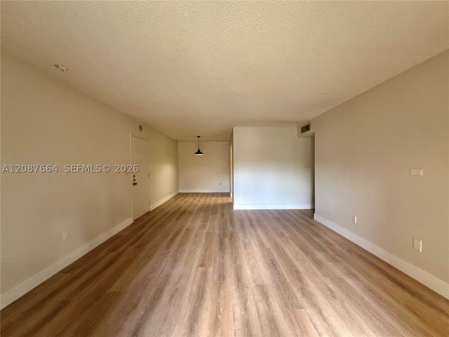 7905 SW 86th St 623, Miami, FL 33143