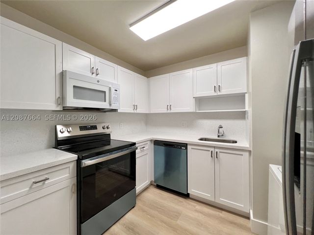 7905 SW 86th St 623, Miami, FL 33143