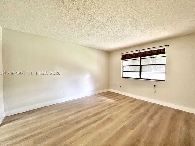 7905 SW 86th St 623, Miami, FL 33143