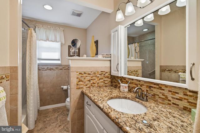 325 ACORN DR, Warminster, PA 18974