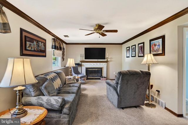325 ACORN DR, Warminster, PA 18974