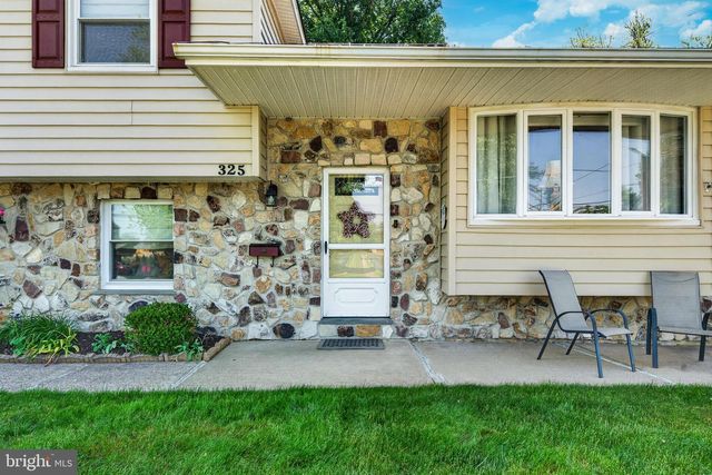 325 ACORN DR, Warminster, PA 18974