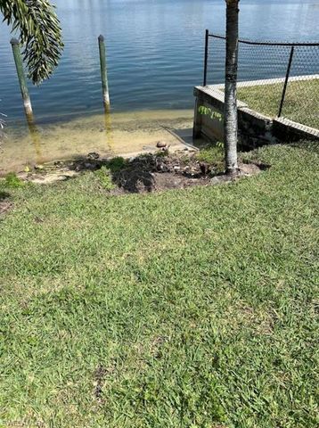 313 SE 6th ST, Cape Coral, FL 33990