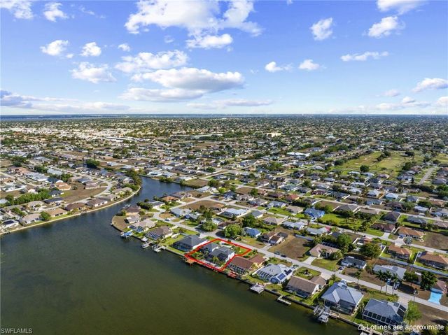 313 SE 6th ST, Cape Coral, FL 33990