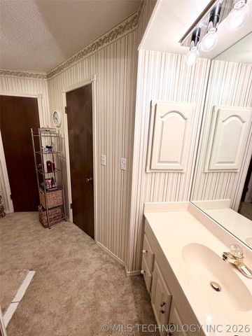 6988 Lakeside Circle, Kingston, OK 73439