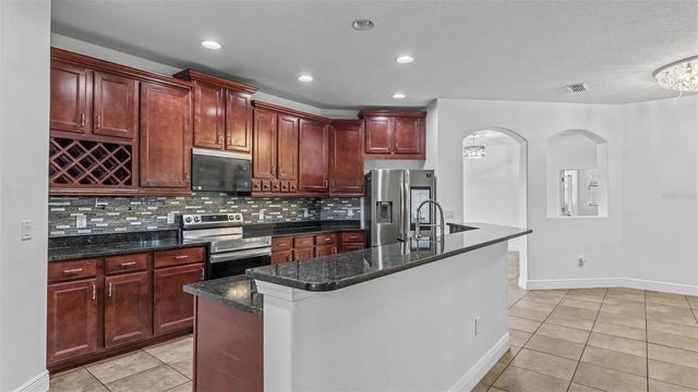 3950 SUNSET LAKE DRIVE, Lakeland, FL 33810