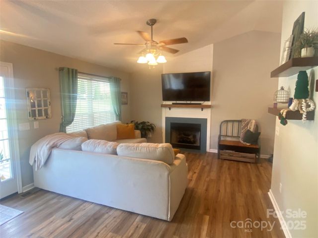 128 Forest Glen Way, Morganton, NC 28655