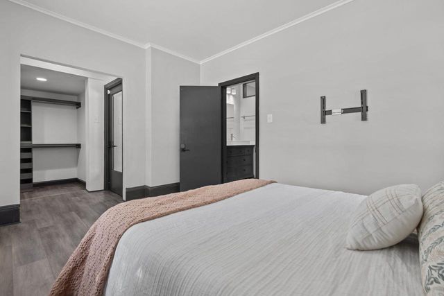 681 OAK STREET, Neenah, WI 54956