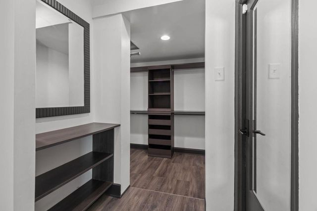 681 OAK STREET, Neenah, WI 54956