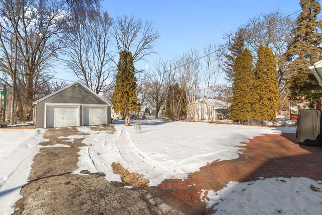 681 OAK STREET, Neenah, WI 54956