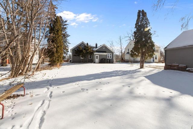 681 OAK STREET, Neenah, WI 54956