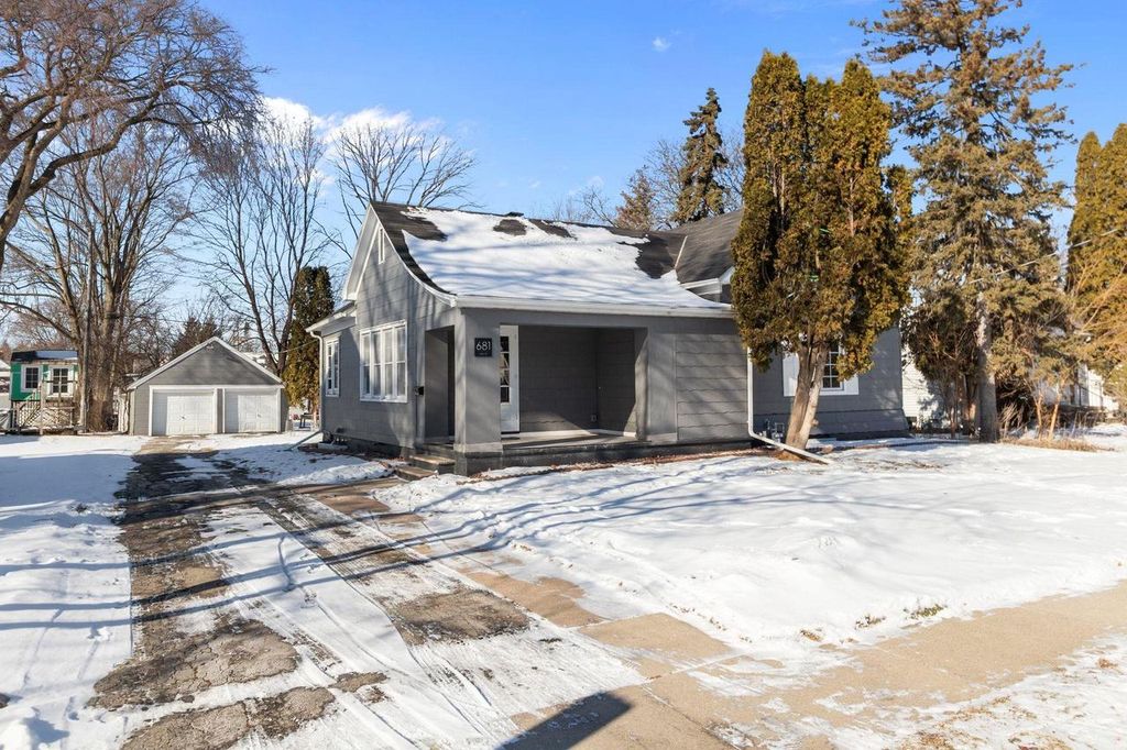 681 OAK STREET, Neenah, WI 54956