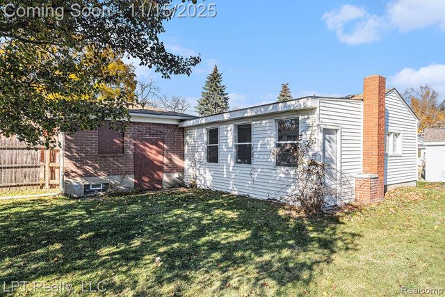 311 S Lemen Street, Fenton, MI 48430