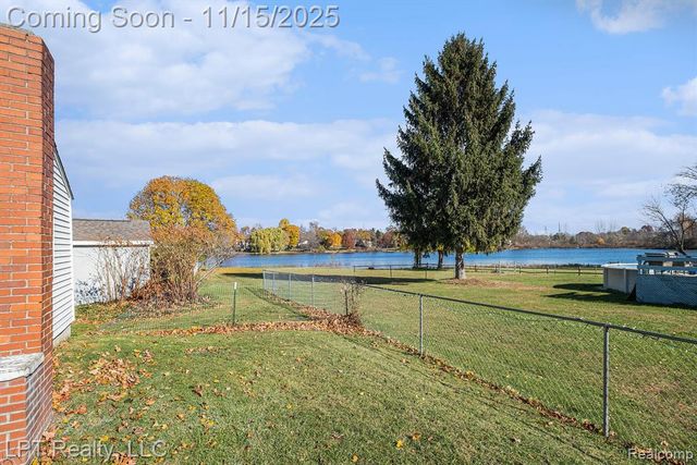 311 S Lemen Street, Fenton, MI 48430