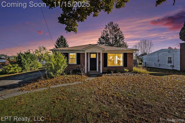 311 S Lemen Street, Fenton, MI 48430