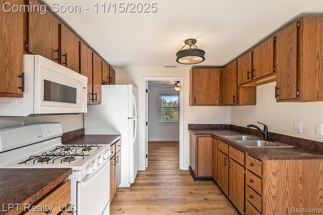 311 S Lemen Street, Fenton, MI 48430