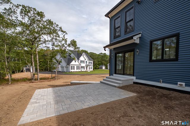 4 Pumpkin Grove, East Lyme, CT 06333