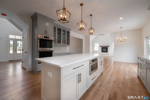 4 Pumpkin Grove, East Lyme, CT 06333