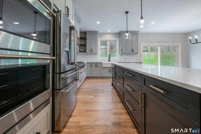 4 Pumpkin Grove, East Lyme, CT 06333