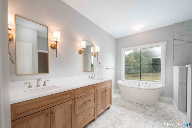 4 Pumpkin Grove, East Lyme, CT 06333