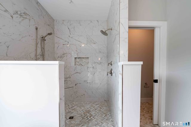 4 Pumpkin Grove, East Lyme, CT 06333