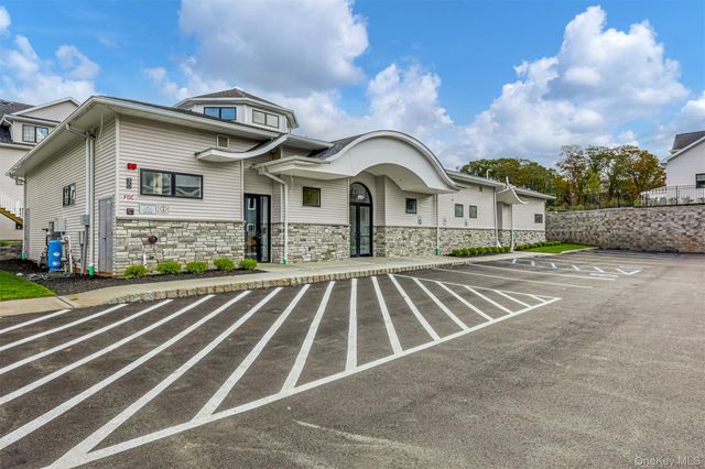 16 Silverwood Circle, Suffern, NY 10901