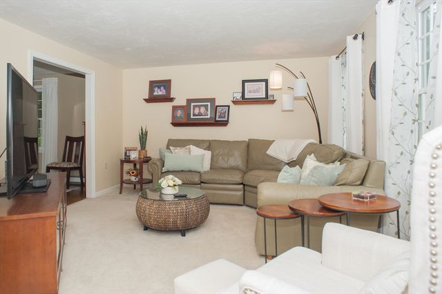 13 King Philip Path, Mendon, MA 01756