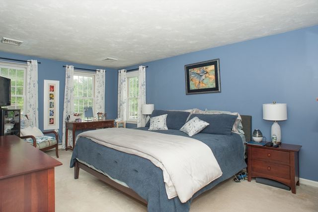 13 King Philip Path, Mendon, MA 01756