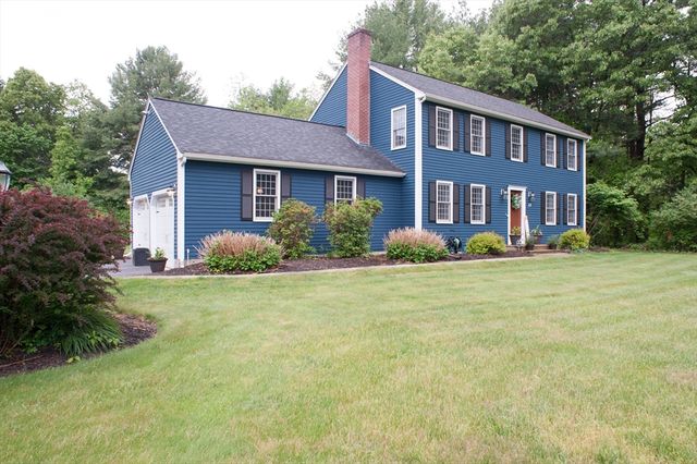 13 King Philip Path, Mendon, MA 01756