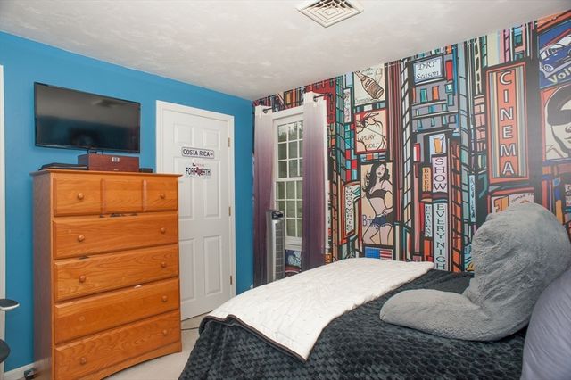 13 King Philip Path, Mendon, MA 01756