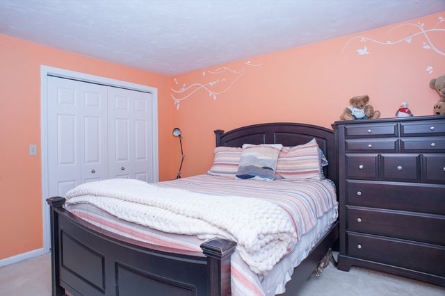 13 King Philip Path, Mendon, MA 01756