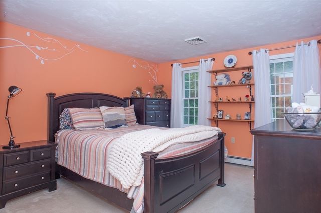 13 King Philip Path, Mendon, MA 01756