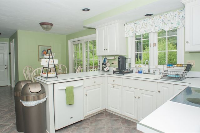13 King Philip Path, Mendon, MA 01756
