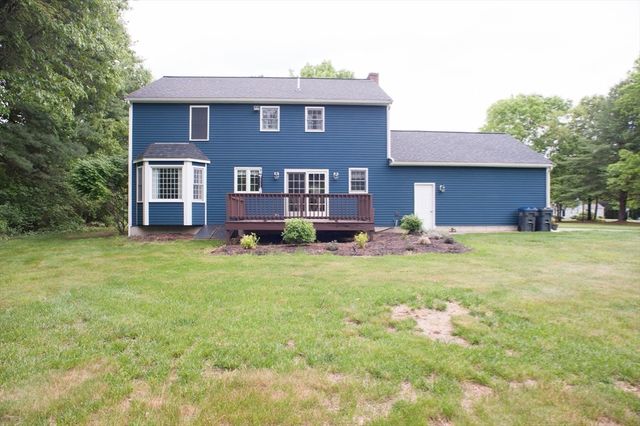 13 King Philip Path, Mendon, MA 01756