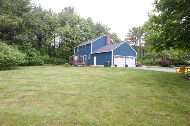 13 King Philip Path, Mendon, MA 01756