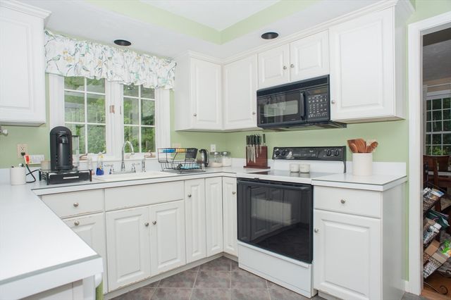 13 King Philip Path, Mendon, MA 01756