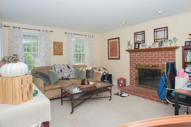 13 King Philip Path, Mendon, MA 01756