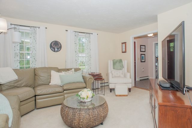 13 King Philip Path, Mendon, MA 01756